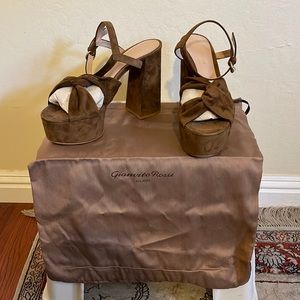 Brand new Gianvito Rossi soft brown suede platform sandal